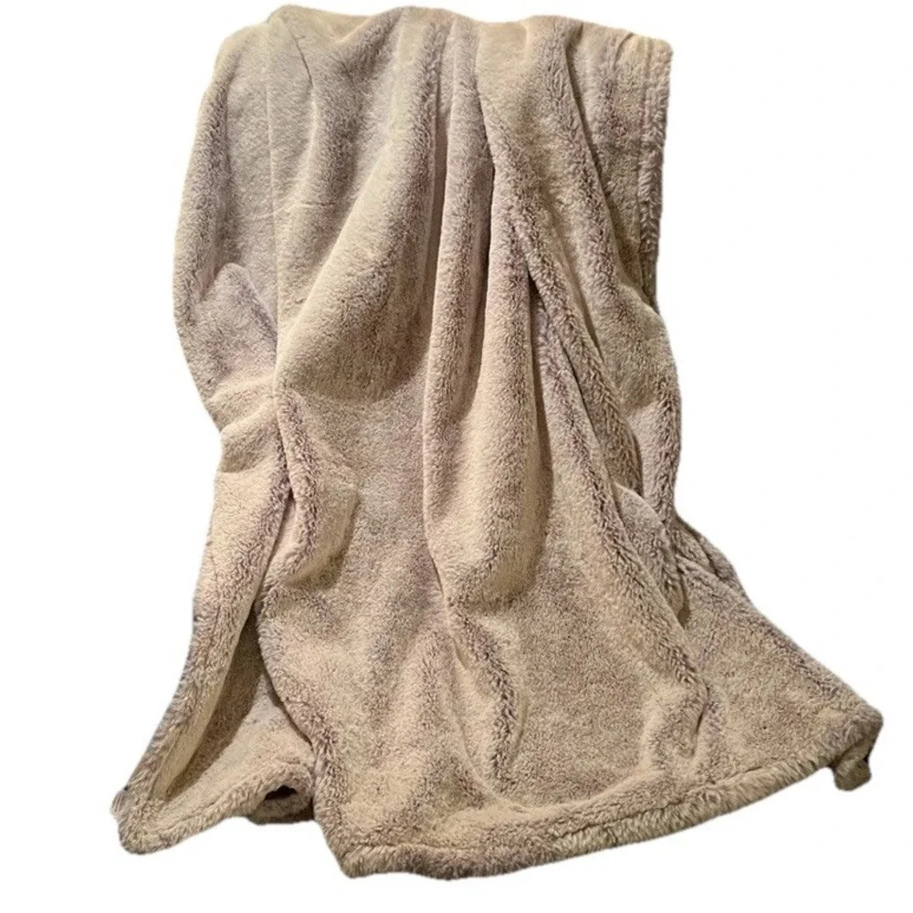 Pier 1 Imports Faux‎ Mink Fur Throw Luxury Blanket Shag Silver Gray 50x60